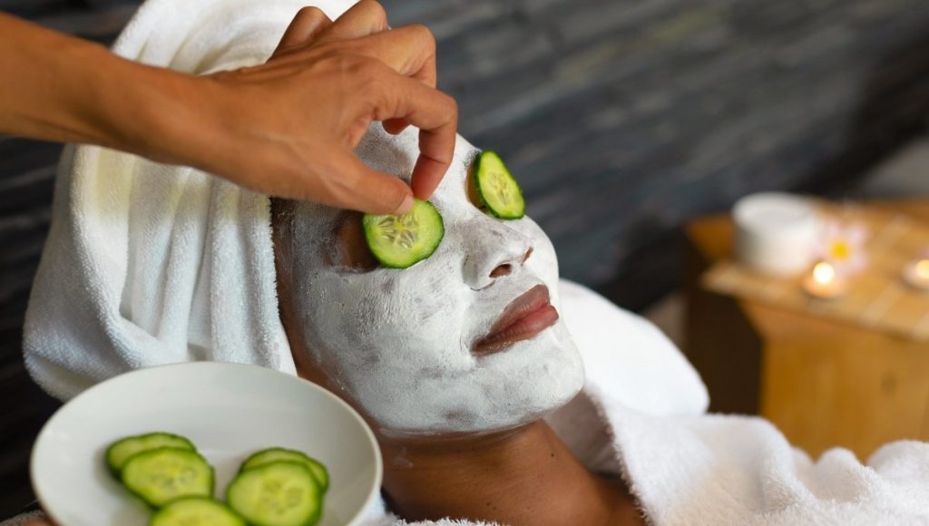 How does Cucumber Lighten the Skin Naturally?