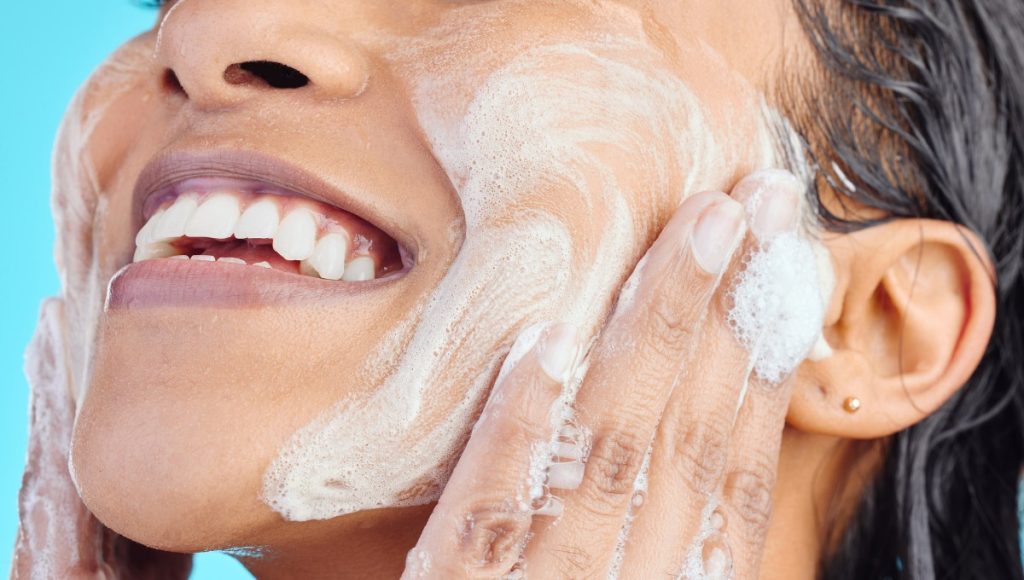 How to Choose the Right Cleanser with Glycolic Acid for Your Skin Type