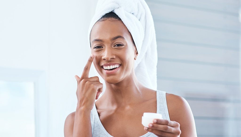 Fight Body Acne While Moisturizing: A Smart Alternative to the Best Spray Moisturizer for Body