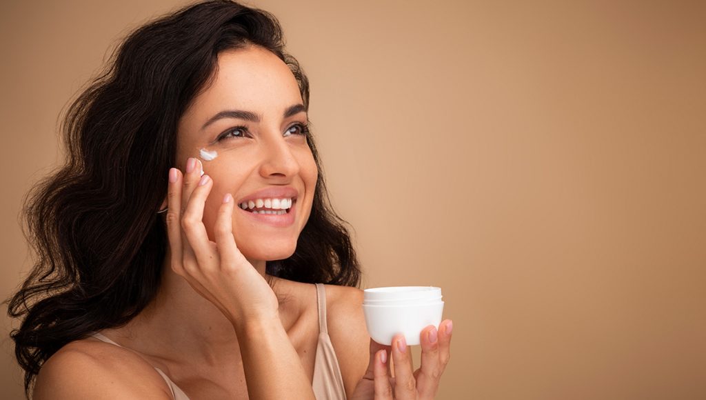 Benefits of Using Retinol in the Best Anti Aging Night Cream for 30s