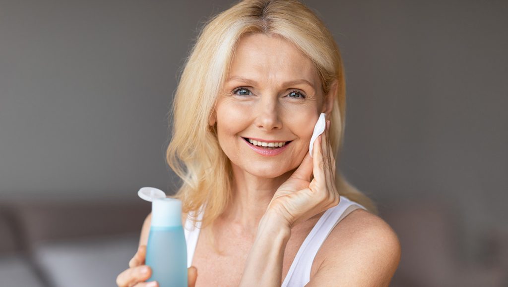 Brighten and Tone on the Go with Exfoliating Radiance Pads