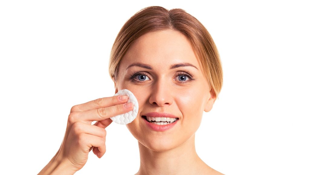 Daily Cleansing with Skin-Lightening Botanicals