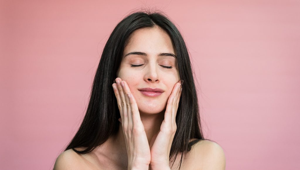 Dealing with Oil-Prone Skin? Try Tea Tree and Rosehip Together