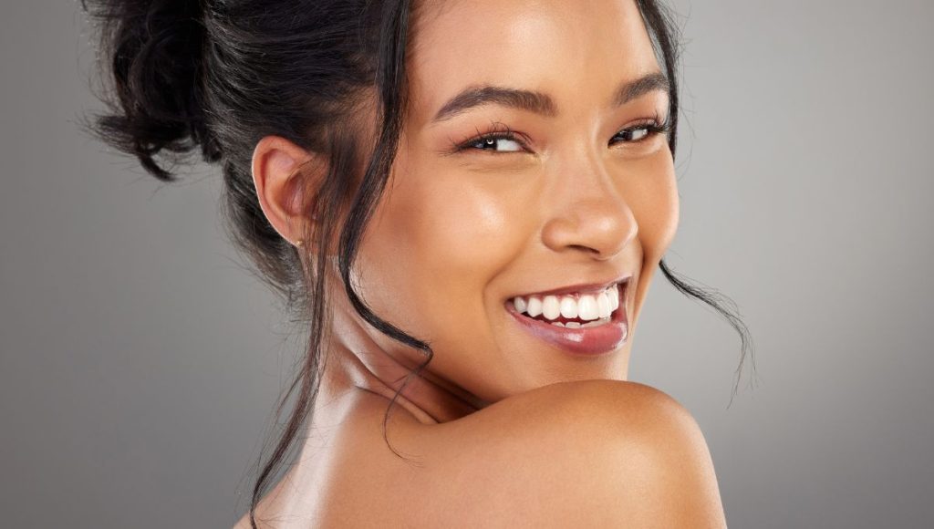 How Glow Oil for Face Enhances Your Skincare Routine