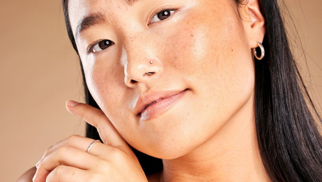 When and How to Use the Best Oil for Glowing Skin in Your Routine