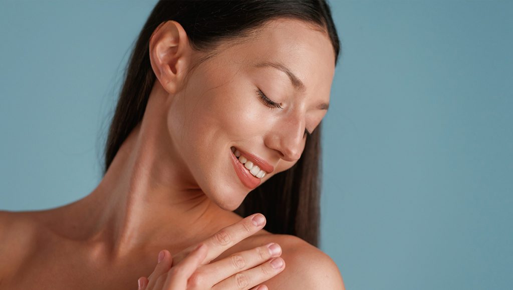 Why You Should Exfoliate Before Applying the Best Body Oil for Stretch Marks