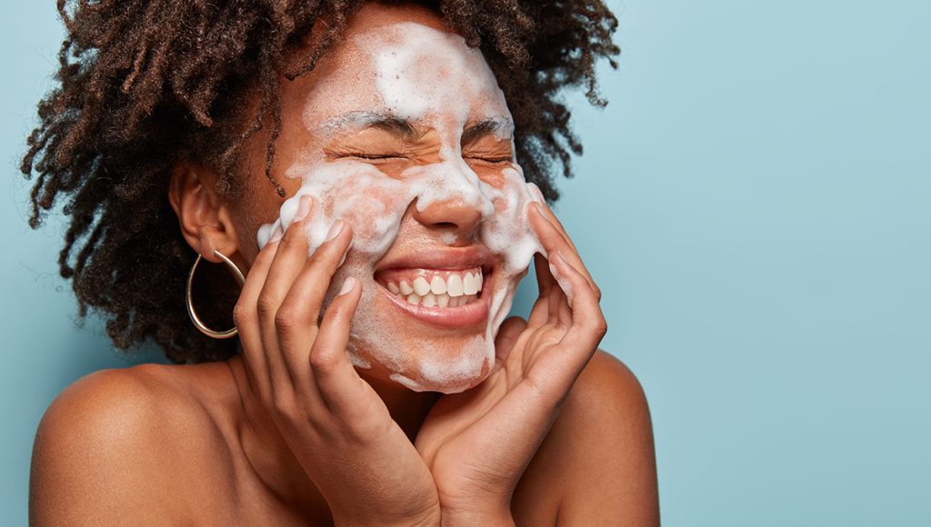 Choosing Cleansers Beyond the Face: Best Cleanser to Use with Tretinoin for Body