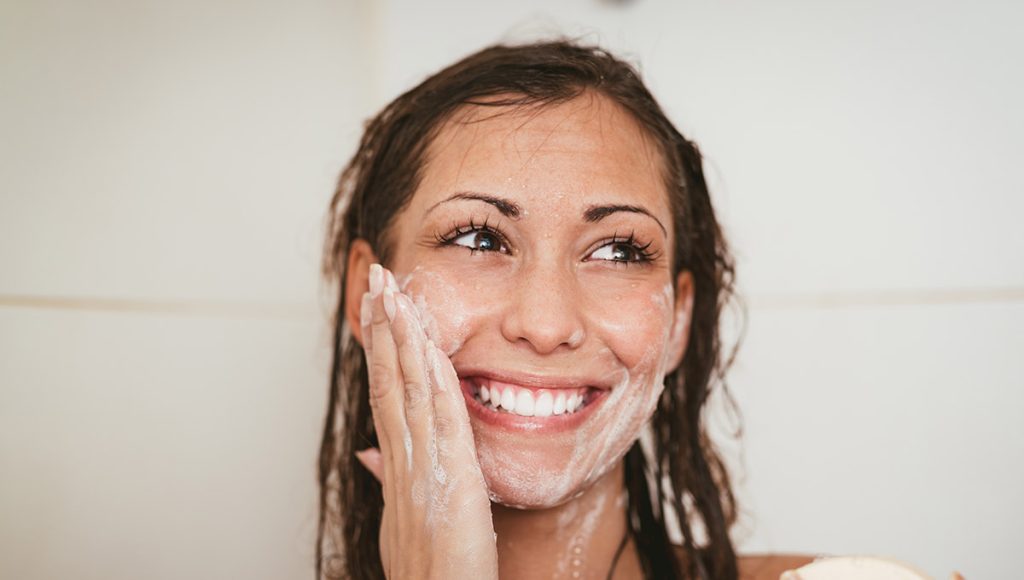 Cleanser with Hyaluronic Acid: What to Look For