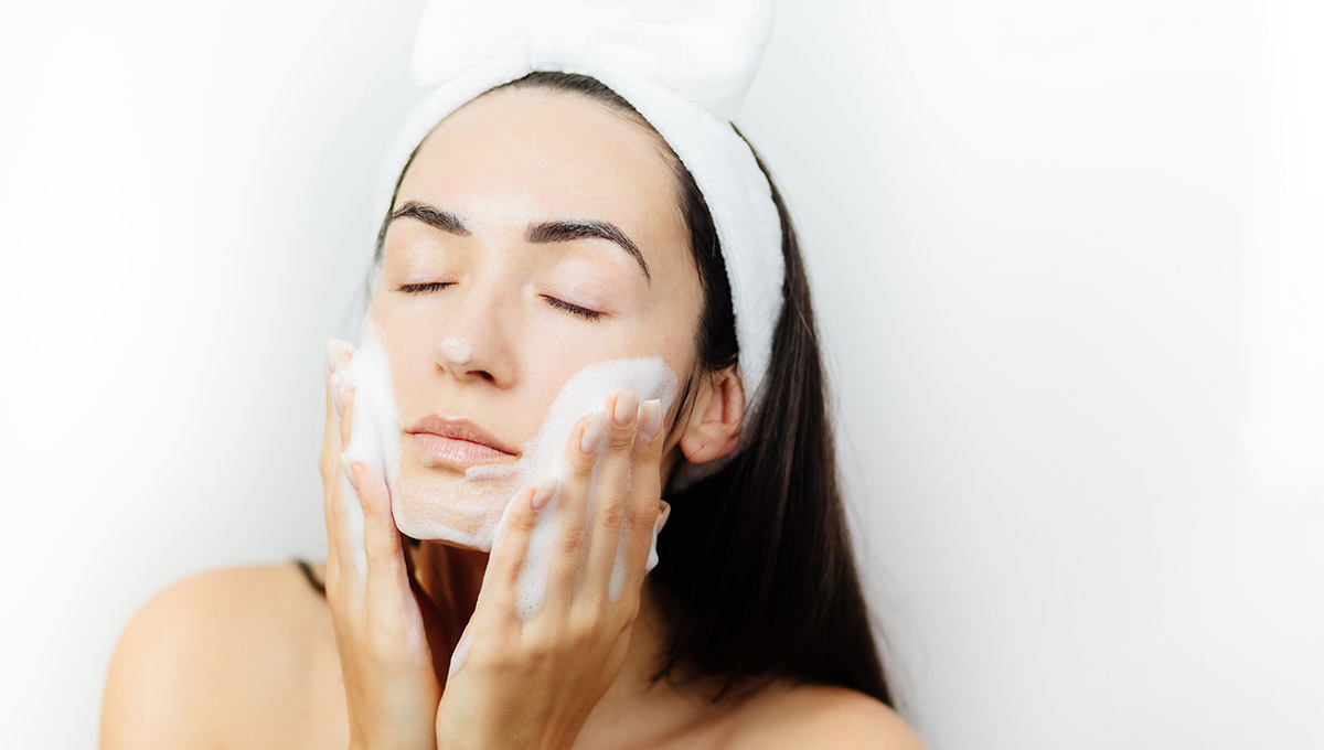 How a Collagen Face Wash Can Transform Your Skincare Routine