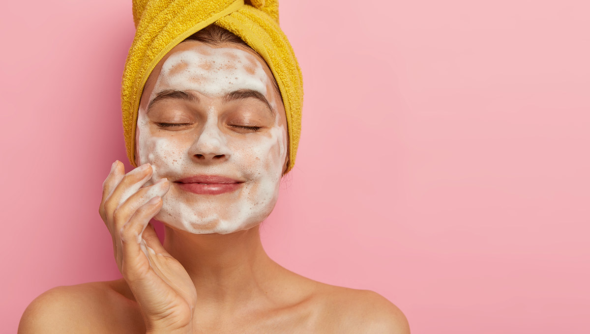 How to Choose the Right Hyaluronic Acid Cleanser for Glowing, Hydrated Skin