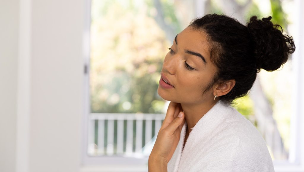 Ingredient Spotlight: Retinol — A Must-Have for the Best Neck Cream for Turkey Neck