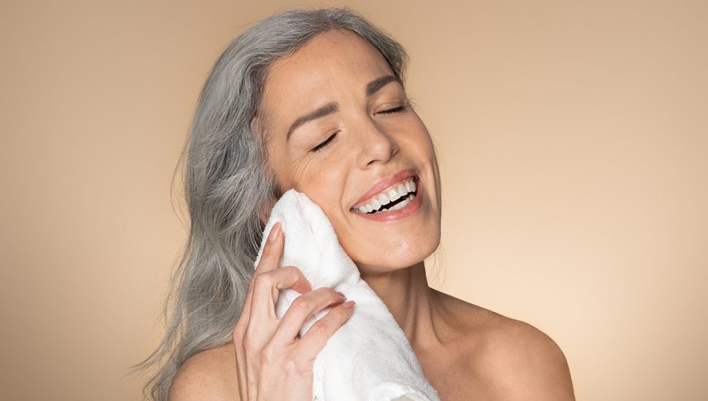 The Skin Benefits of Using a Retinol Toner Consistently