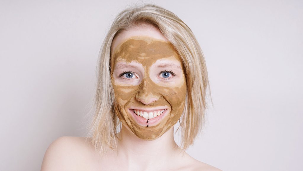 Using a Bentonite Clay Face Mask with Active Ingredients Like Salicylic Acid and Lactic Acid