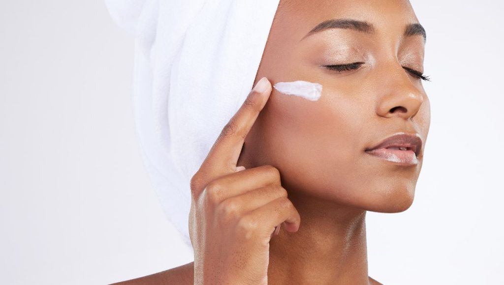 Adapting Your Moisturizer for Oily Skin by Season