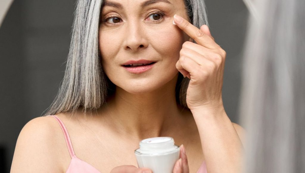 Firm and Glow – The Role of Natural Botanicals in the Best Wrinkle Creams