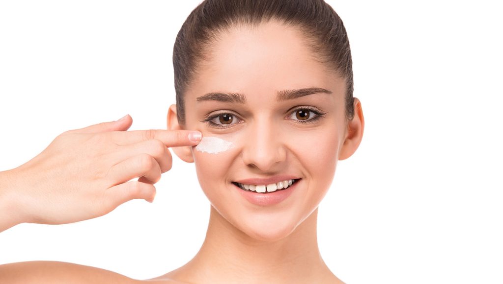 How to Use Retinol Responsibly in Your Under-Eye Routine