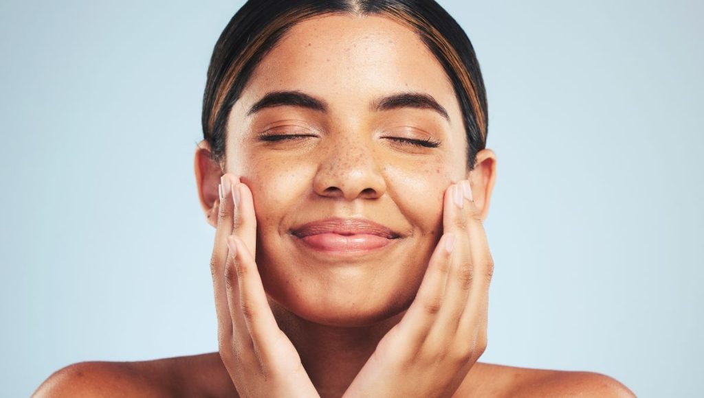 Hydration and Repair: How to Get Rid of Dark Circles Under Eyes by Nourishing the Skin