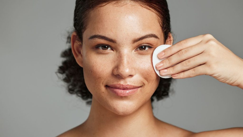 Physical vs. Chemical: What Type of Exfoliator is Best for the Face?